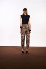 CALÇA SLOUCHY COM PREGAS NA BARRA 