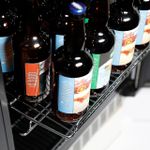 Cervejeira Crissair Mediun Inverter de Embutir 135 Litros 220V Abertura para Direita
