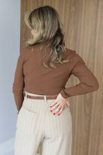 Blusa Regina Cropped Caramelo