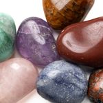 Kit de Pedras Roladas dos 7 Chakras