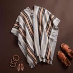 Poncho Peruano Tradicional de Lã com Capuz