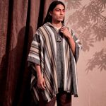 Poncho Peruano Tradicional de Lã com Capuz