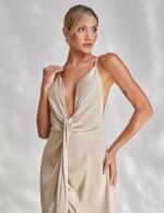 Vestido Longo Champagne em Cetim Chloe