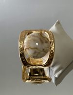 Pulseira Dourada com Detalhe em Acrilico