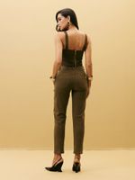TOP FEMININO COM PREGAS NO BUSTO