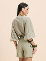 SHORT FEMININO UTILITARIO COM BOTAO CARACOL 
