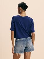 T-SHIRT FEMININA BOXY COM ETIQUETA 