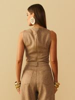 TOP FEMININO COM RECORTES  DE POLIESTER