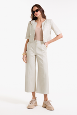 Calça Pantacourt de Couro Legítimo Wanda Off White
