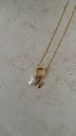 Colar Charm Inicial com Pérola