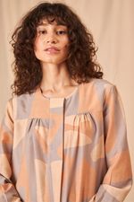 Camisa Longa Estampa Metamorfose