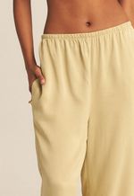 Calça Emma Seda Textura Verde Romã