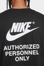 Camiseta Nike Sportswear Authorized preta