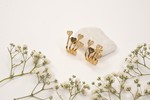 Brinco Ear Cuff Buquê de Corações folheado em ouro 18K