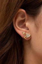 Brinco Ear Cuff Corações Cravejados folheado em prata