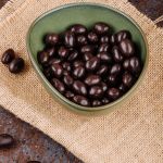 Drageado de Uva Passa com Chocolate ao Leite Sabor