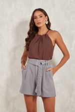 SHORT COM PREGAS FRONTAIS