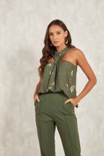 BLUSA COM DETALHE METALICO