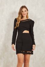 VESTIDO CURTO COM MANGAS LONGAS