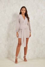 VESTIDO CURTO COM DECOTE V