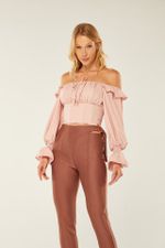 BLUSA COM DETALHE NAS MANGAS