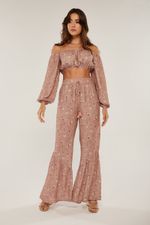 CALÇA COM BABADO NA BARRA