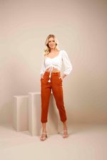CALÇA BOLSO CHAPADO LATERAL