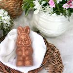 Molde de Silicone Coelho Coelhinho da Páscoa Em Pé com Roupinha 3D Branco