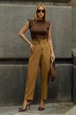 Calça Alfaiataria Roberta Caramelo