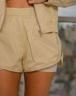 Shorts Corta Vento Beatriz Bege