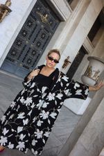 Kimono Mona Bordado Floral Preto