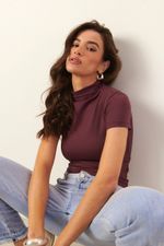 Blusa em Poliamida Manga Curta Com Gola | Simetria - Wine