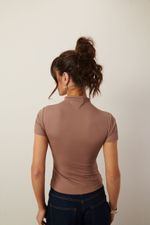 Blusa em Poliamida Manga Curta Com Gola | Simetria - Avelã