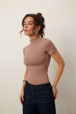 Blusa em Poliamida Manga Curta Com Gola | Simetria - Avelã