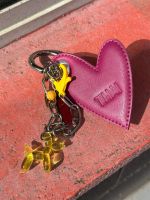 Charm Isso não é um Jeff Koons Amarelo Prata