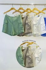 Bermuda em linho com bolso cargo
