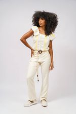 Blusa com bordado amarelo