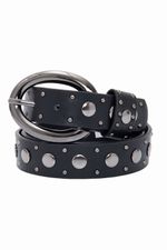 Cinto Com Tachas e Fivela Oval