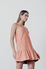 Vestido de Couro  Curto com Babados e Bolsos