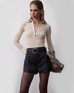 Short de Couro com Sobreposição Preto