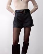 Short de Couro com Sobreposição Preto