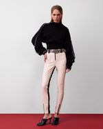 Blusa de Tricot Preto com Detalhes em Couro