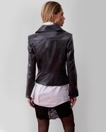 Jaqueta de Couro Slim com Fechamento de Zíper Chumbo Vinil