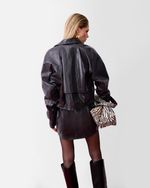 Jaqueta de Couro Oversized Chumbo Vinil