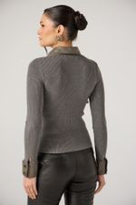 Blusa Tricot Canelada com Detalhes em Couro Cinza