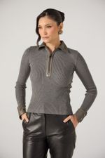 Blusa Tricot Canelada com Detalhes em Couro Cinza