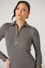Vestido de Tricot Midi Canelado com Detalhes em Couro Cinza
