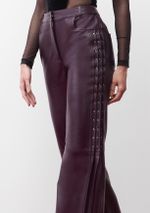Calça de Couro com Detalhes Vinho