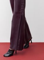 Calça de Couro com Detalhes Vinho