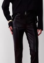 Calça de Couro Skinny com Helanca e Bolsos Frontais Preto